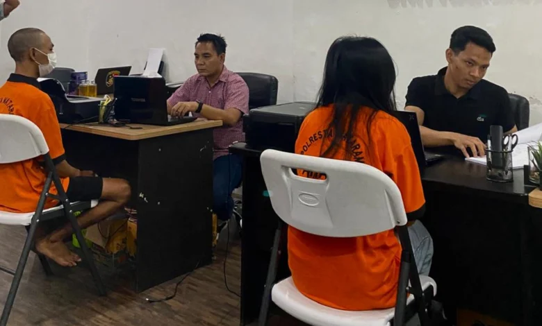 Tersangka penggelapan sandal zuma dimintai keterangan oleh Unit Harda Reskrim Polresta Mataram. Foto : Atim Laili
