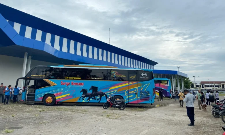 Suasana Pemudik di Teminal Mandalika Mudik Lebaran 2025