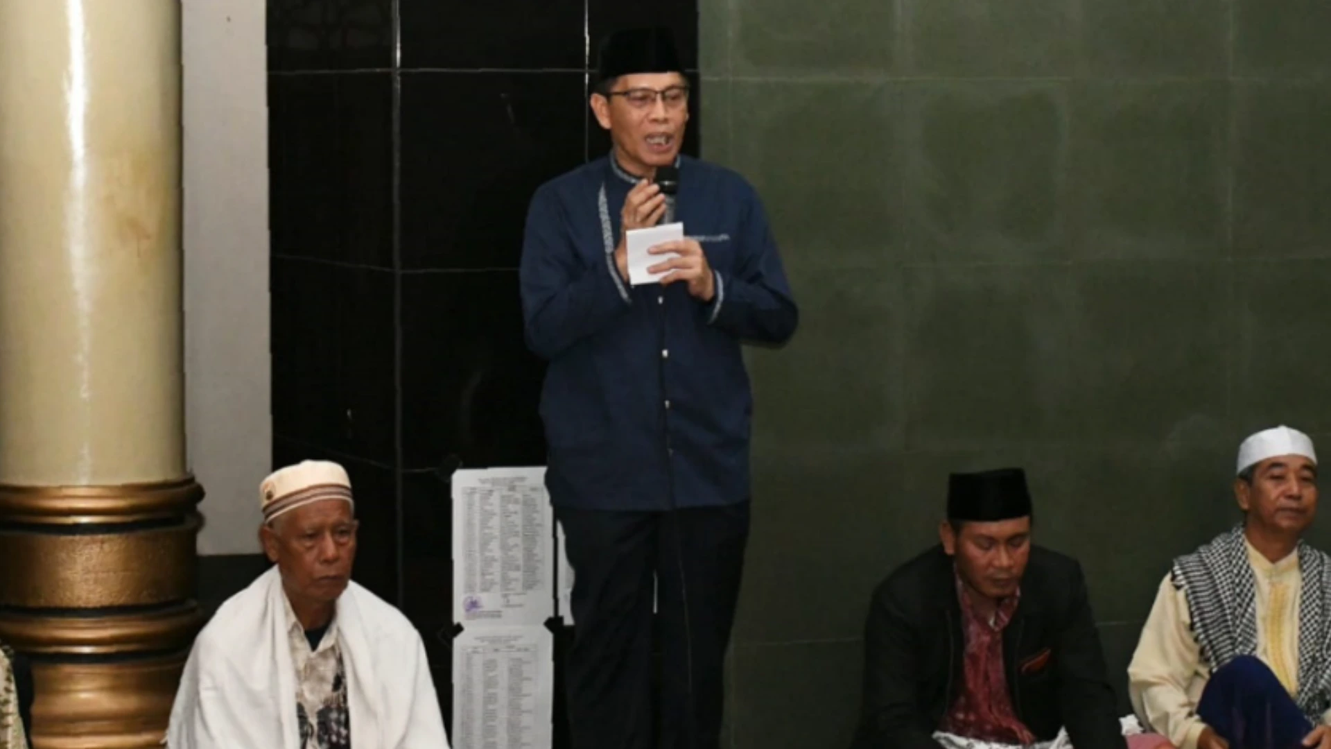 Wakil Bupati Edwin Hadiwijaya Pembangunan Jalan di Lombok Timur