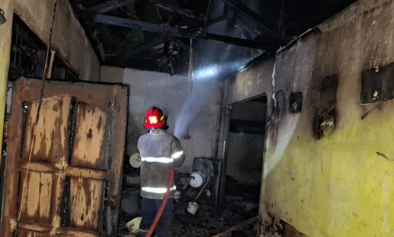 Kebakaran rumah di Terara, 8 Maret 2025. Foto: Istimewa