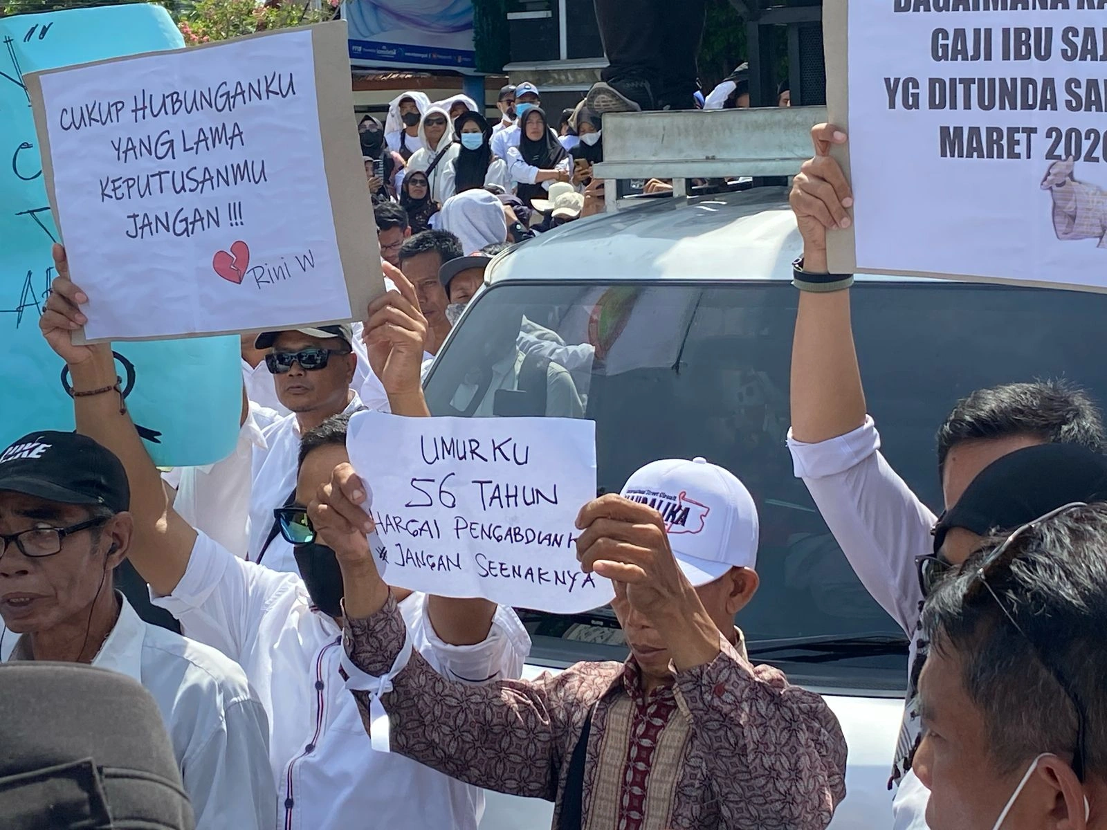 Honorer Kota Mataram Gelar Aksi Tolak Penundaan Pengangkatan CASN 2024