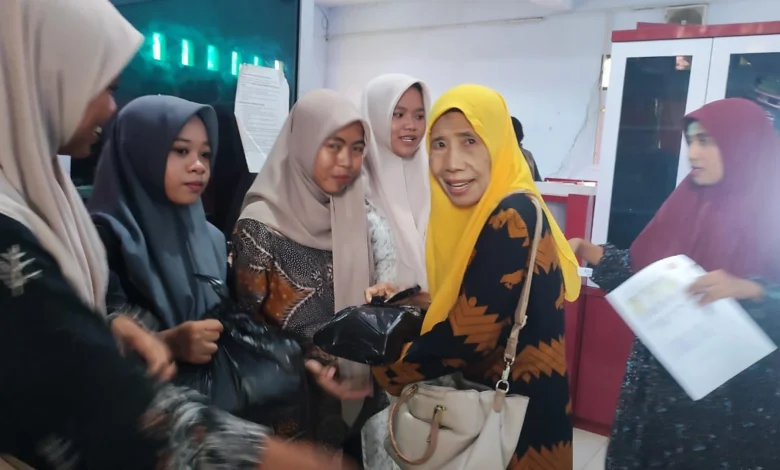 Yayasan Sudirman Taman Siswa Bima Serahkan Bantuan Sembako