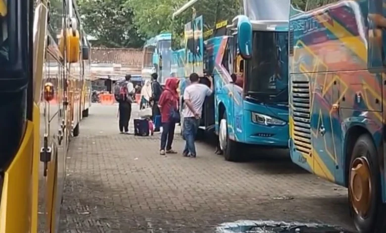bus persiapan mudik lebaran program mudik gratis Pemprov NTB di Terminal Mandalika