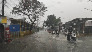 Genangan air di Jalan Guru Bangkol, Pagesangan Mataram, 2024. Foto: Haris Al Kindi