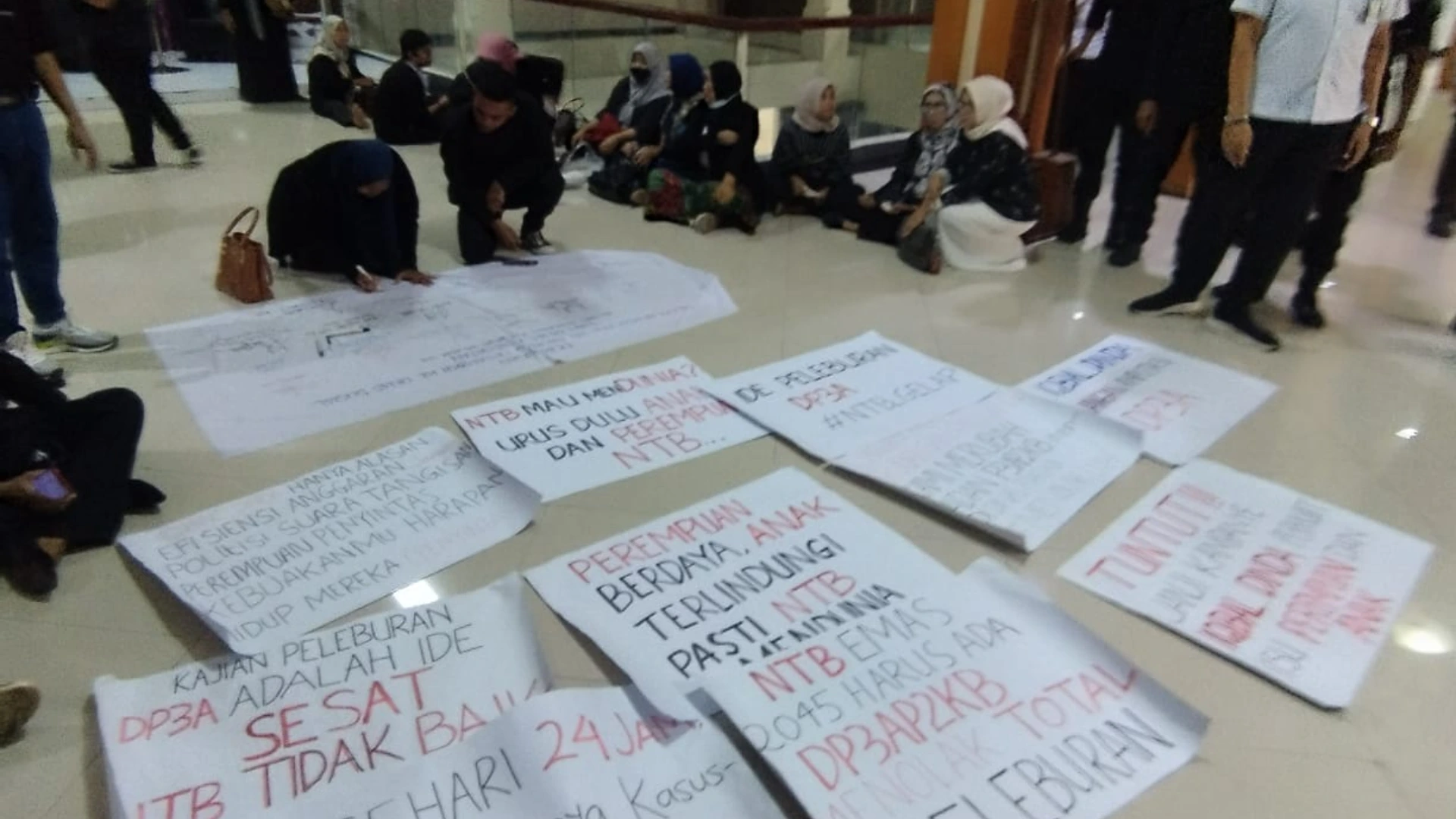 Aliansi Pemerhati Perempuan dan Anak NTB Tolak Peleburan DP3AP2KB