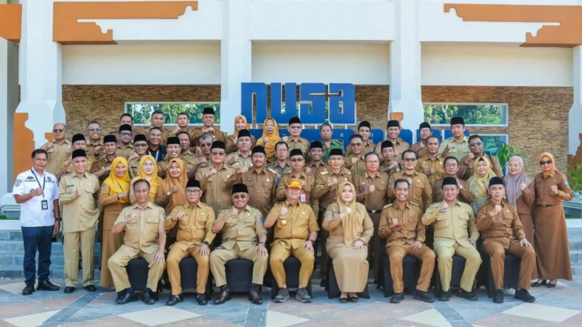 Foto Bersama Pejabat Eselon II Pemprov NTB Perampingan OPD Pemprov NTB Mutasi