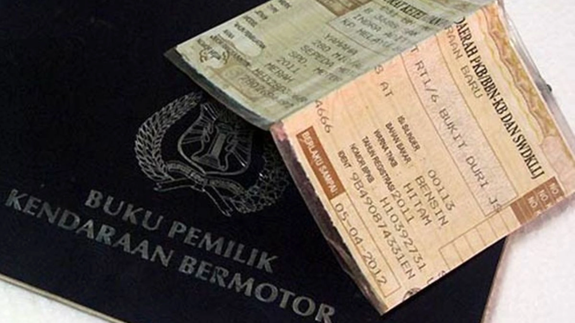 Ilustrasi STNK dan BPKB 7 Provinsi Terapkan Diskon dan Pemutihan Pajak Kendaraan 2025