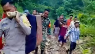 Jenazah Ditandung di Sumbawa
