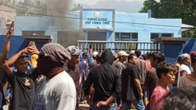 Nelayan Lombok Timur Segel Kantor PSDKP Lombok Timur