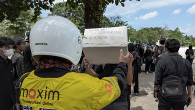 Aliansi Kirimi Gubernur NTB “Kotak Teror” Lewat Ojol Tolak Peleburan DP3AP2KB