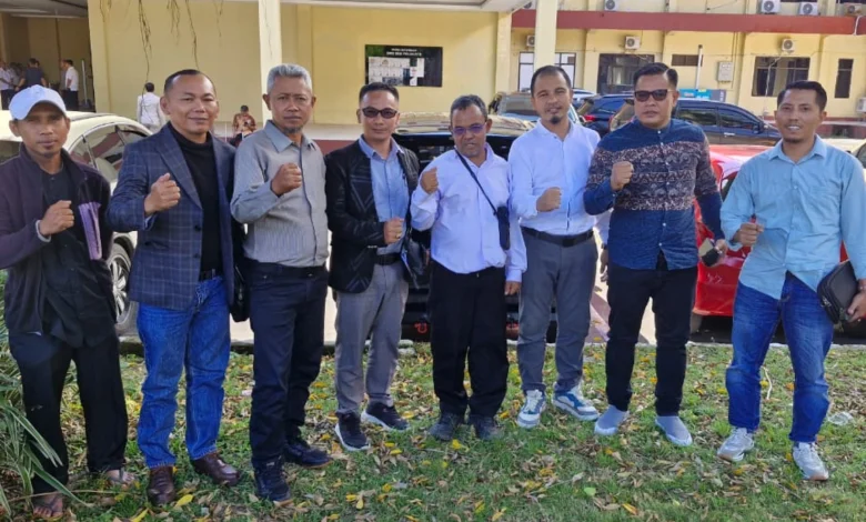 Kuasa Hukum dan Keluarga Rizkil Wathoni Hadiri Sidang Etik Eks Kapolsek Kayangan dan Anggotanya