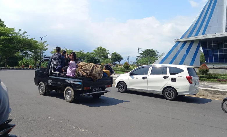 Larangan Gunakan Mobil Pikap saat Lebaran Topat