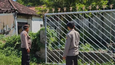 Penggembokan Rumah Kosong Diduga Markas Mesum dan Pesta Narkoba