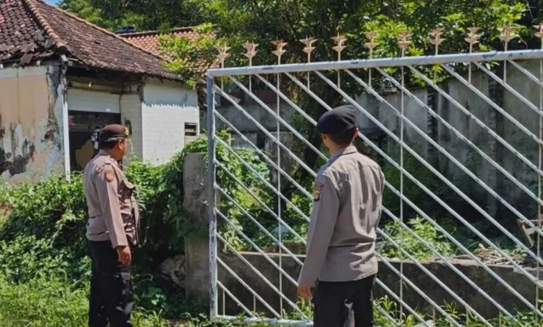 Penggembokan Rumah Kosong Diduga Markas Mesum dan Pesta Narkoba