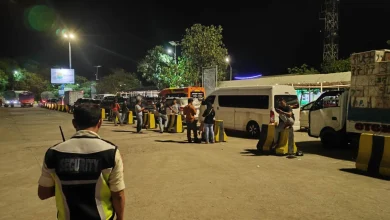 Petugas Arus Balik Mudik di Pelabuhan Poto Tano KSB