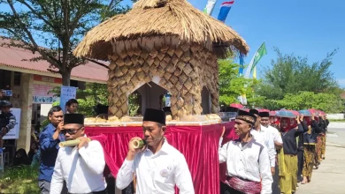 Prosesi Lebaran Topat di Loang Baloq