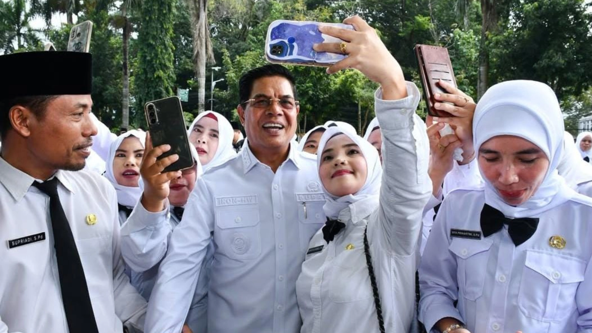 Penyerahan SK PPPK Kabupaten Lombok Timur oleh Bupati
