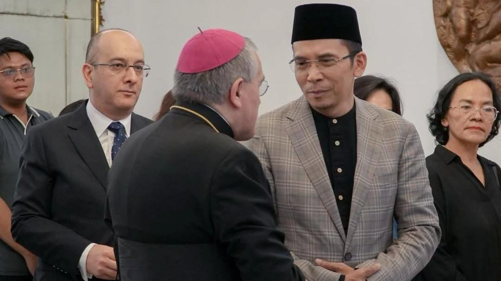 TGB Sampaikan Belasungkawa Wafatnya Paus Fransiskus