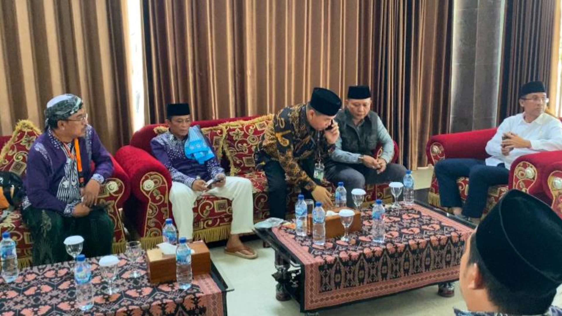 Bupati Lombok Tengah Pathul Bahri Berangkat Haji
