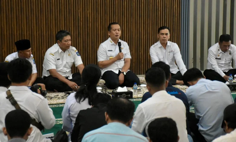 Gubernur NTB Lalu Muhamad Iqbal bersama insan pers acara media gathering