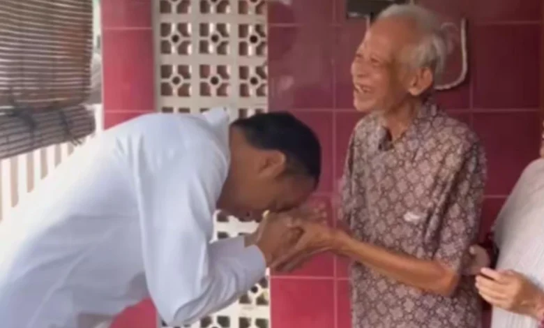 Jokowi Sambangi Dosen Pembimbing UGM
