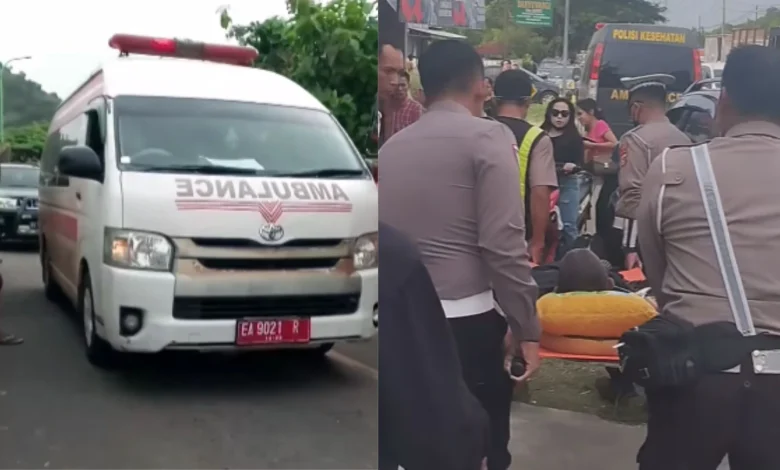 Kolase Mobil Ambulans dan Pasien Ditandu Akibat Blokade Pelabuhan Poto Tano