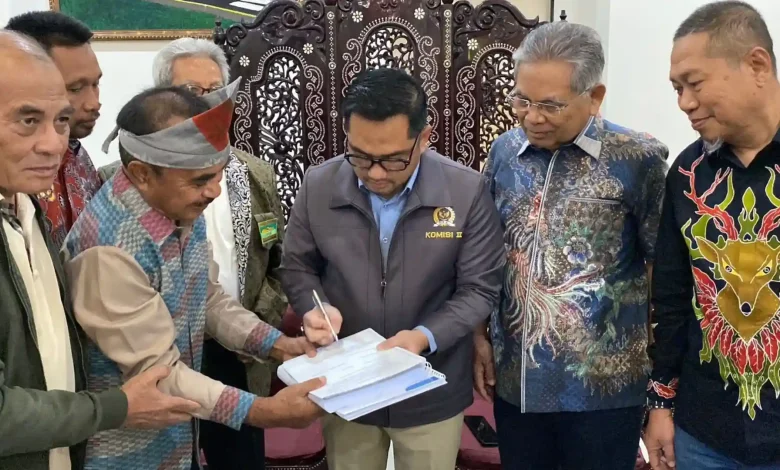 Komisi II DPR RI Tandatangani Dokumen Pembentukan PPS