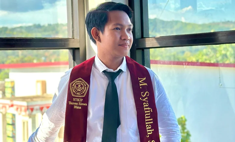 M. Syafiullah Lulusan Berprestasi STKIP Tamsis Bima