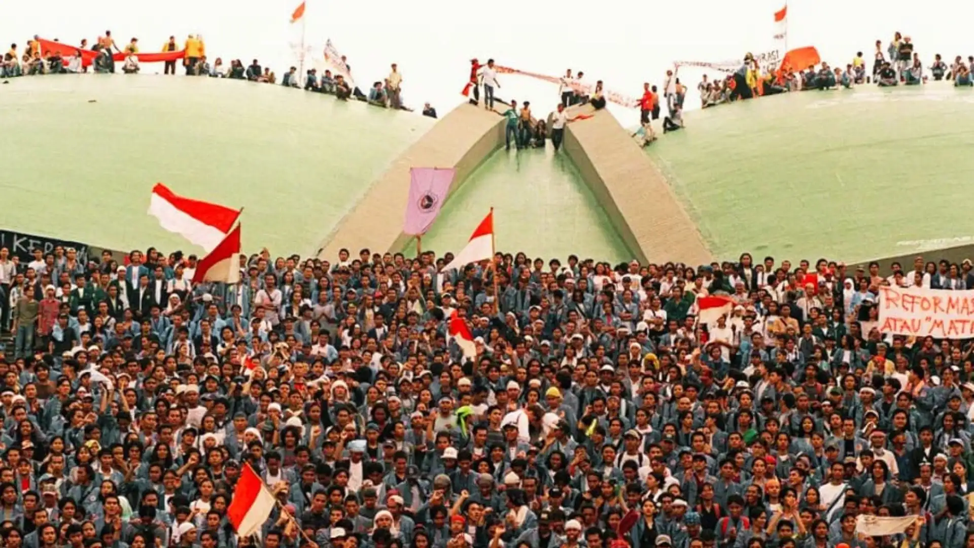 Mahasiswa Menduduki Gedung MPR Reformasi 21 Mei 1998