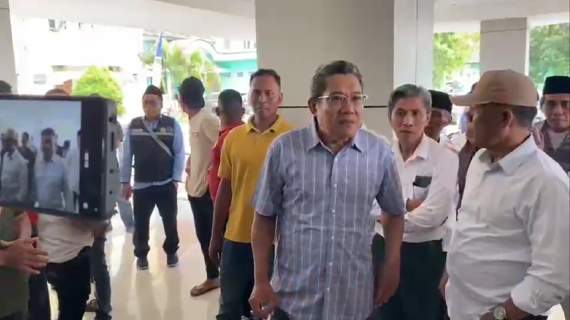 Massa Geruduk Asrama Haji NTB