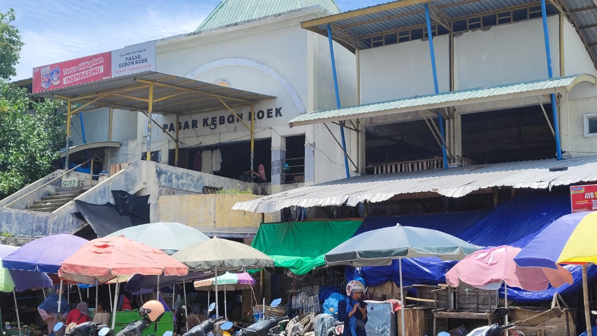 Rehabilitasi Pasar Cakranegara dan Kebon Roek
