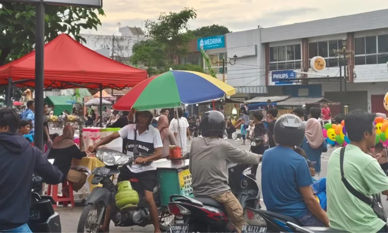 Pedagang Kaki Lima di Cakranegara Kondisi Ekonomi NTB 2025