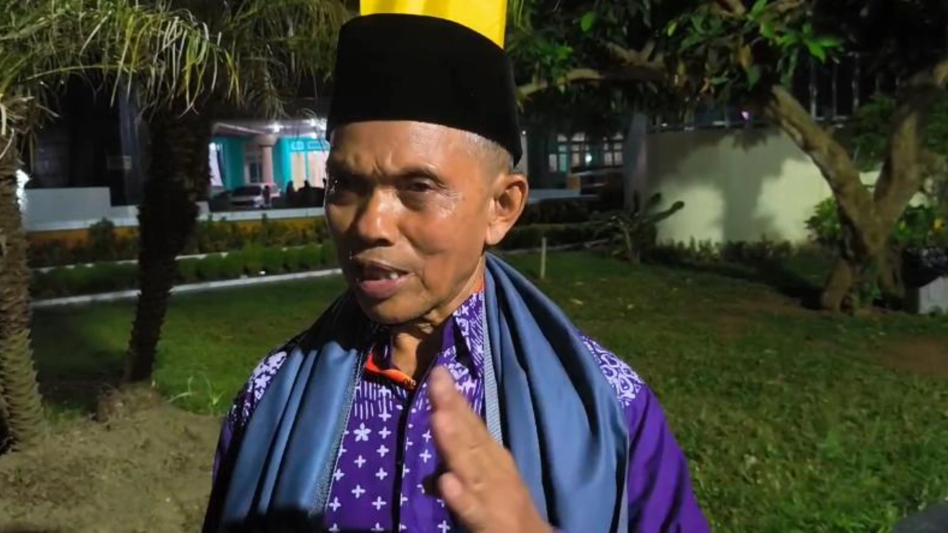 Pedagang Telur Lilit Zainuddin di Lombok Barat Naik Haji