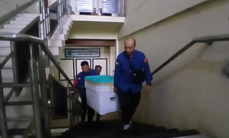 Penggeledahan Kantor Biro Ekonomi Setda Provinsi NTB