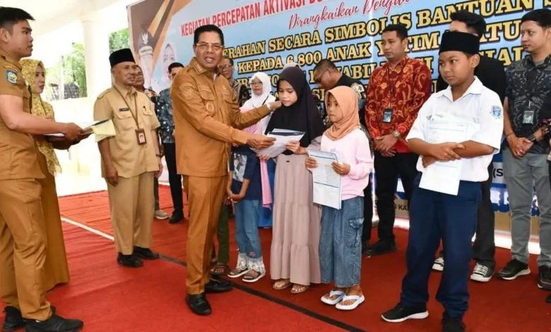 Penyerahan Bantuan untuk Anak Yatim Piatu di Lombok Timur