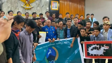 Pemprov NTB Sekda NTB Lalu Gita Ariadi Menemui Massa Aksi Mendesak Pembentukan PPS