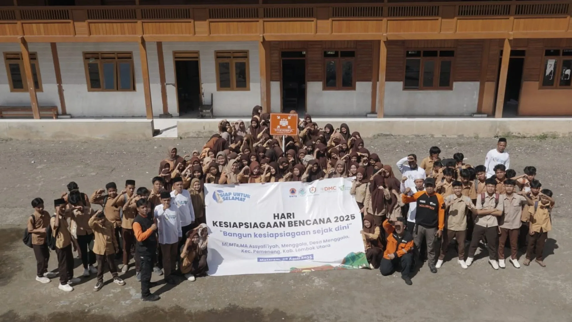 Simulasi Evakuasi Mandiri Gempa Bumi HKB 2025 Lombok DMC Dompet Dhuafa