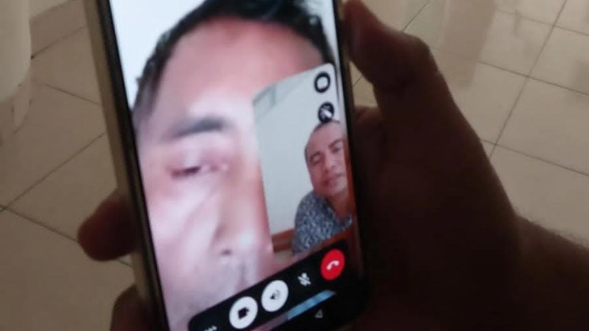 Video call Yan Mangandar dengan orang tua Nurul Santriwati Ponpes Al Aziziyah