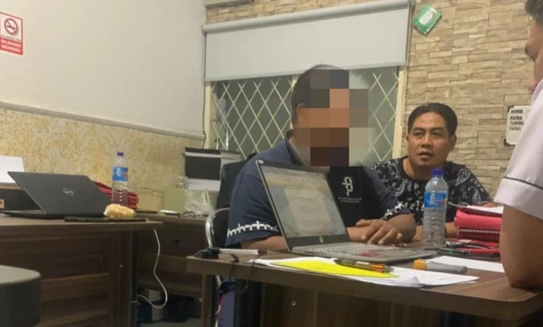 Walid UIN Mataram saat Diperiksa Polisi