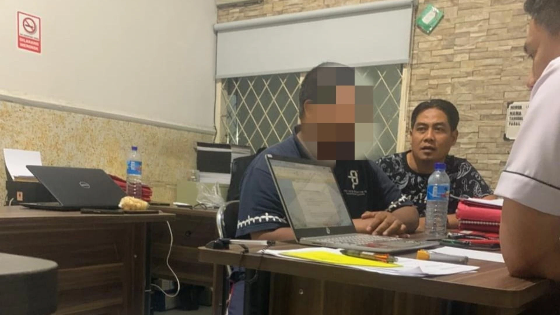 Walid UIN Mataram saat Diperiksa Polisi