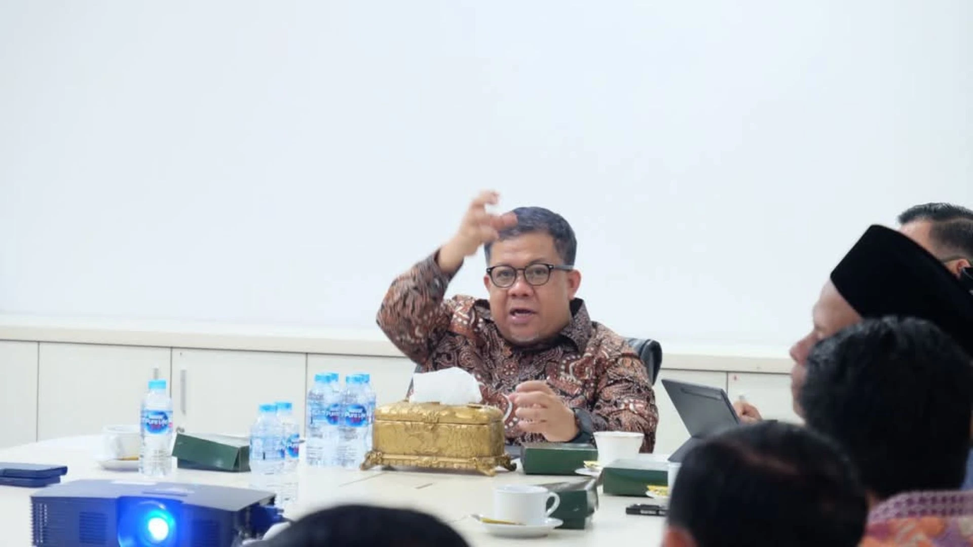 Wakil Menteri PKP Fahri Hamzah Terima Tiga Kepala Daerah