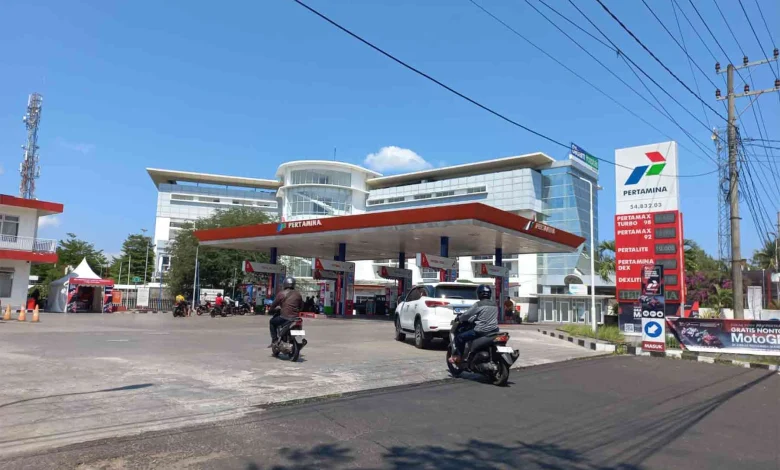 Suasana SPBU Majapahit Kota Mataram Harga BBM di NTB Turun Naik