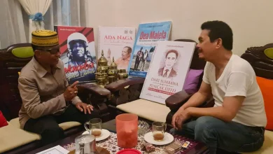 Nurdin Ranggabarani saat mendiskusikan kegiatan pameran buku