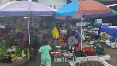 Potret Pedagang di Pasar Kebon Roek Ampenan, Kota Mataram.