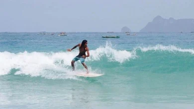 Tempat Aktivitas Surfing di Lombok Pantai Selong Belanak