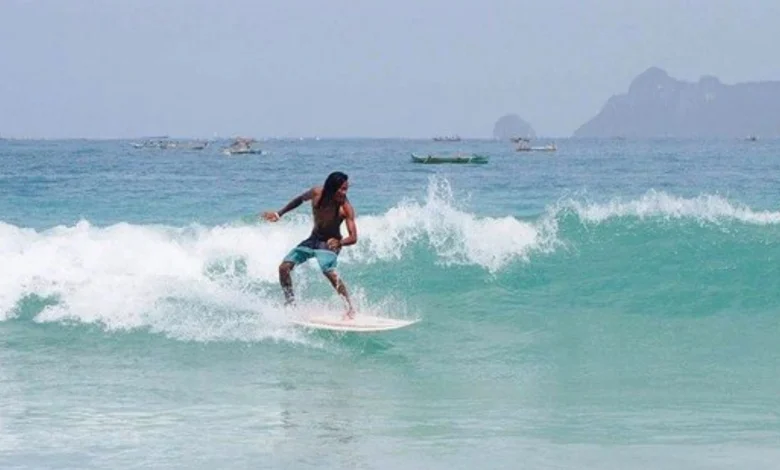 Tempat Aktivitas Surfing di Lombok Pantai Selong Belanak