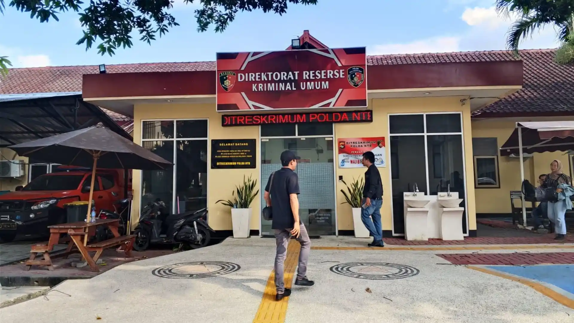 Gedung Dit Reskrimum Polda NTB Tersangka Kasus Kematian Brigadir Nurhadi Diperiksa