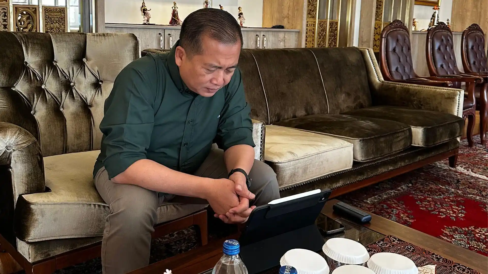 Gubernur NTB Lalu Muhamad Iqbal Rapat Evakuasi Pendaki Brasil