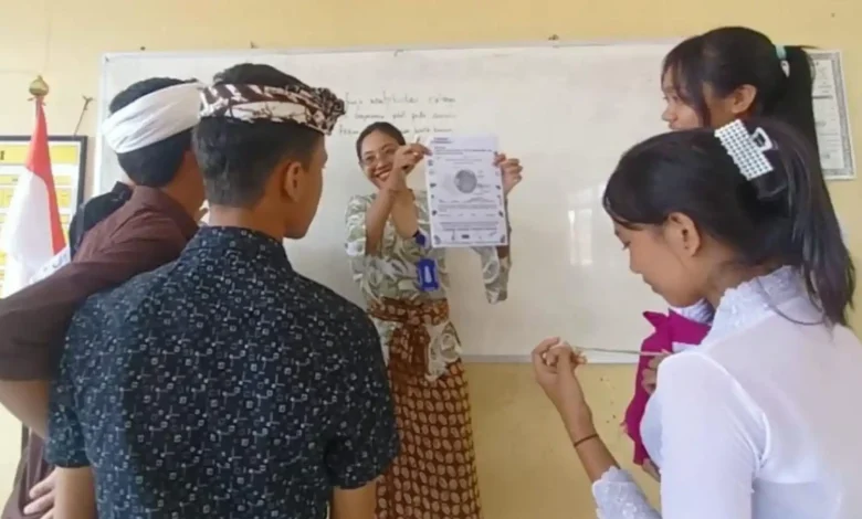 Ilustrasi guru sedang mengajar di Sekolah Rakyat