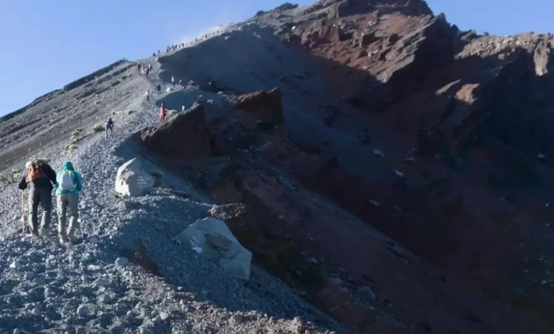 Jalur Pendakian ke Puncak Rinjani Ditutup